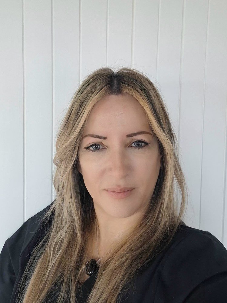 Nina — praticienne bien-être SOMASET